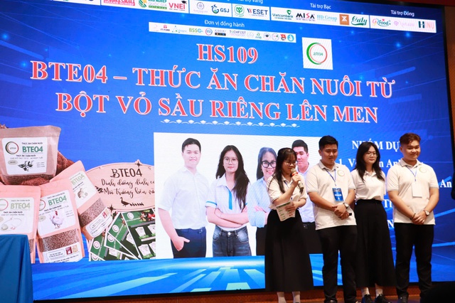 ‘Hồi sinh’ vỏ sầu riêng thành thức ăn chăn nuôi vịt thịt - Ảnh 2.