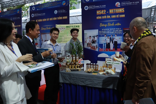 ‘Hồi sinh’ vỏ sầu riêng thành thức ăn chăn nuôi vịt thịt - Ảnh 3.