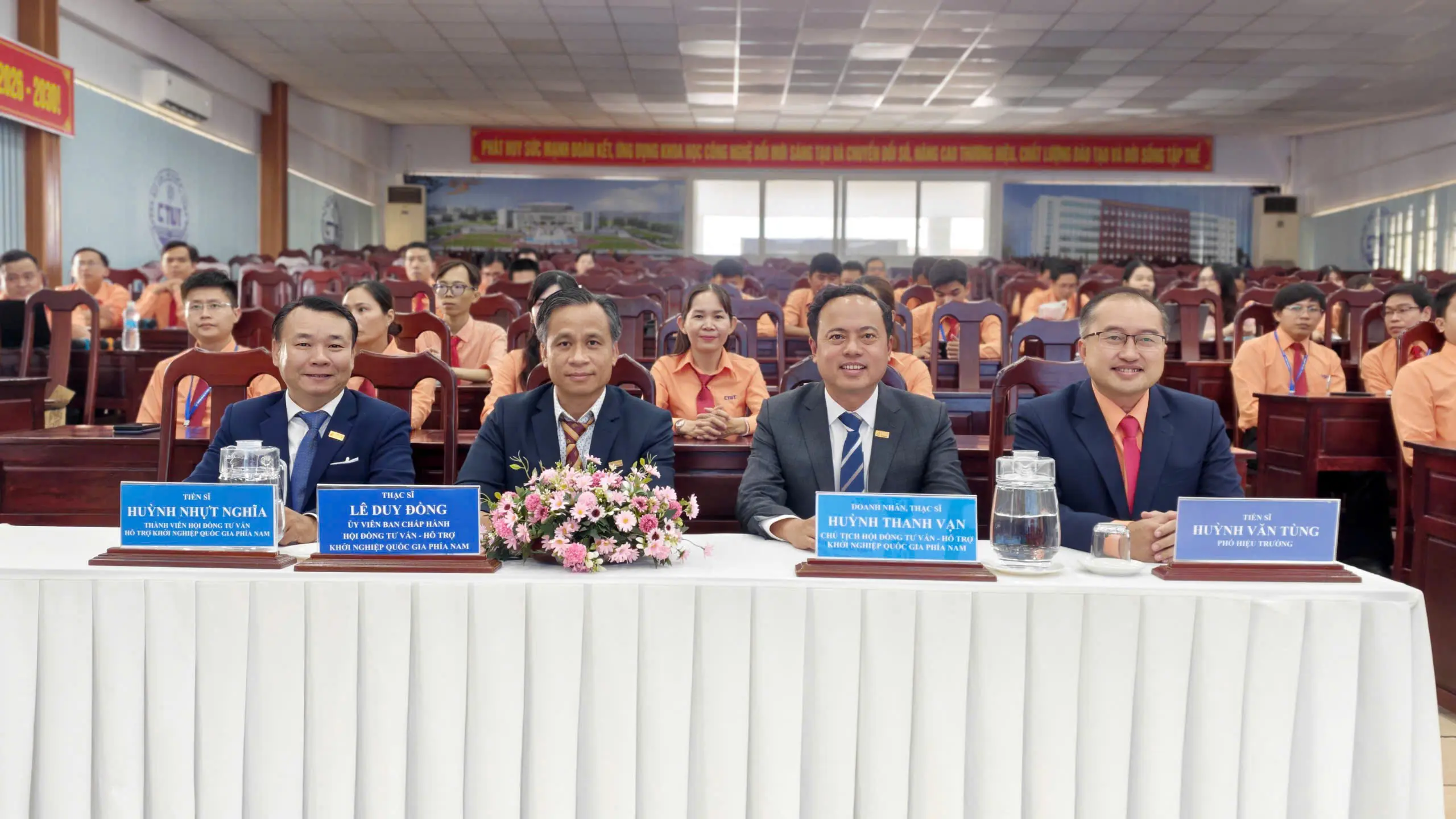 GIAO LƯU – CHIA SẺ KINH NGHIỆM XÂY DỰNG HỆ SINH THÁI KHỞI NGHIỆP