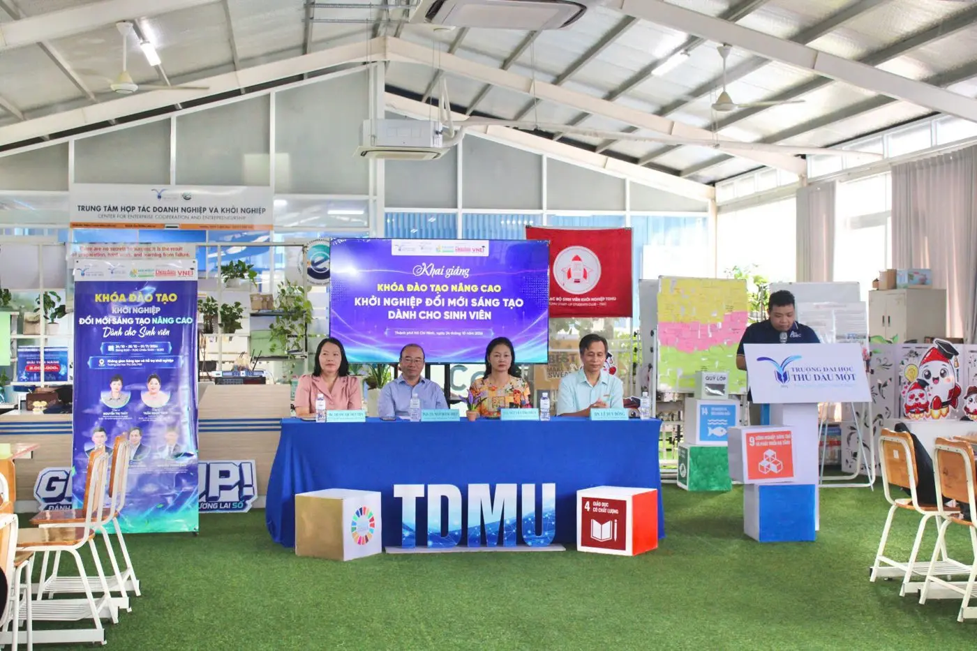 Khai giảng Khóa đào tạo Khởi nghiệp đổi mới sáng tạo nâng cao dành cho sinh viên Trường Đại học Thủ Dầu Một